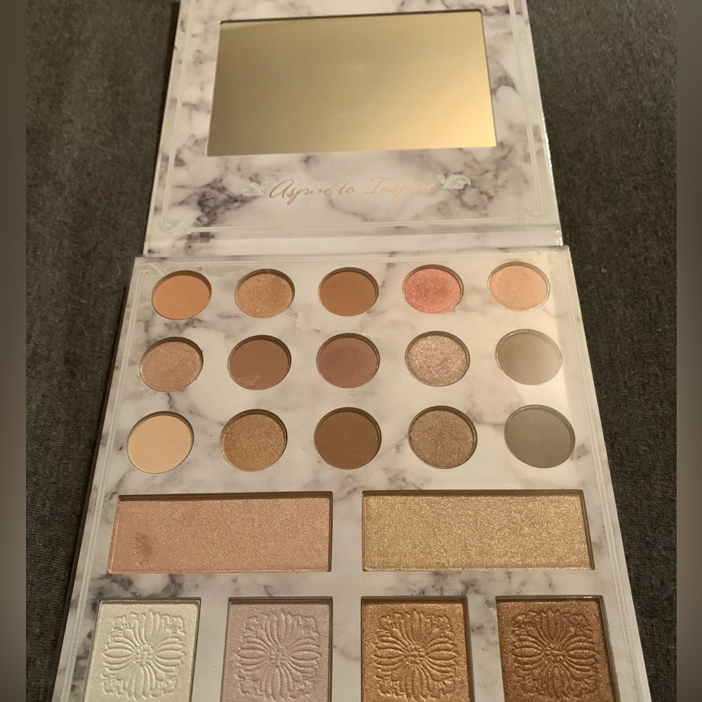Carli Bybel Delux edition pallet